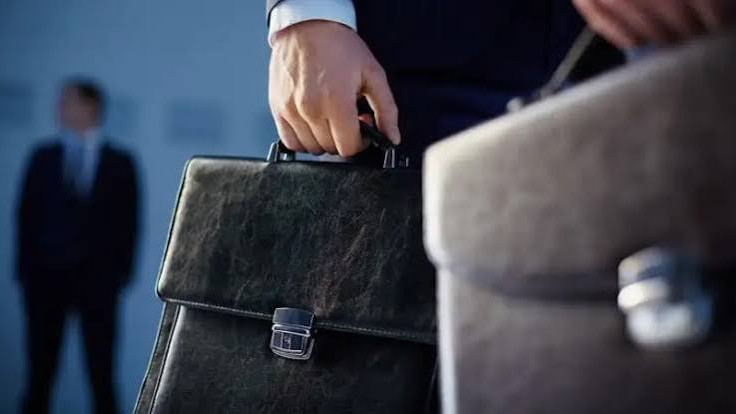 В Кыргызстане на 50% повысили зарплаты сотрудникам местных органов власти