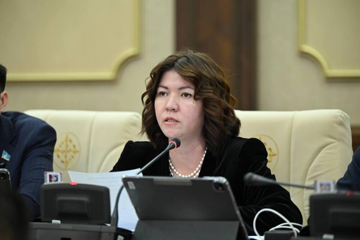 После 18:00 учителей просят не тревожить: Сулейменова объяснила правила родительских чатов