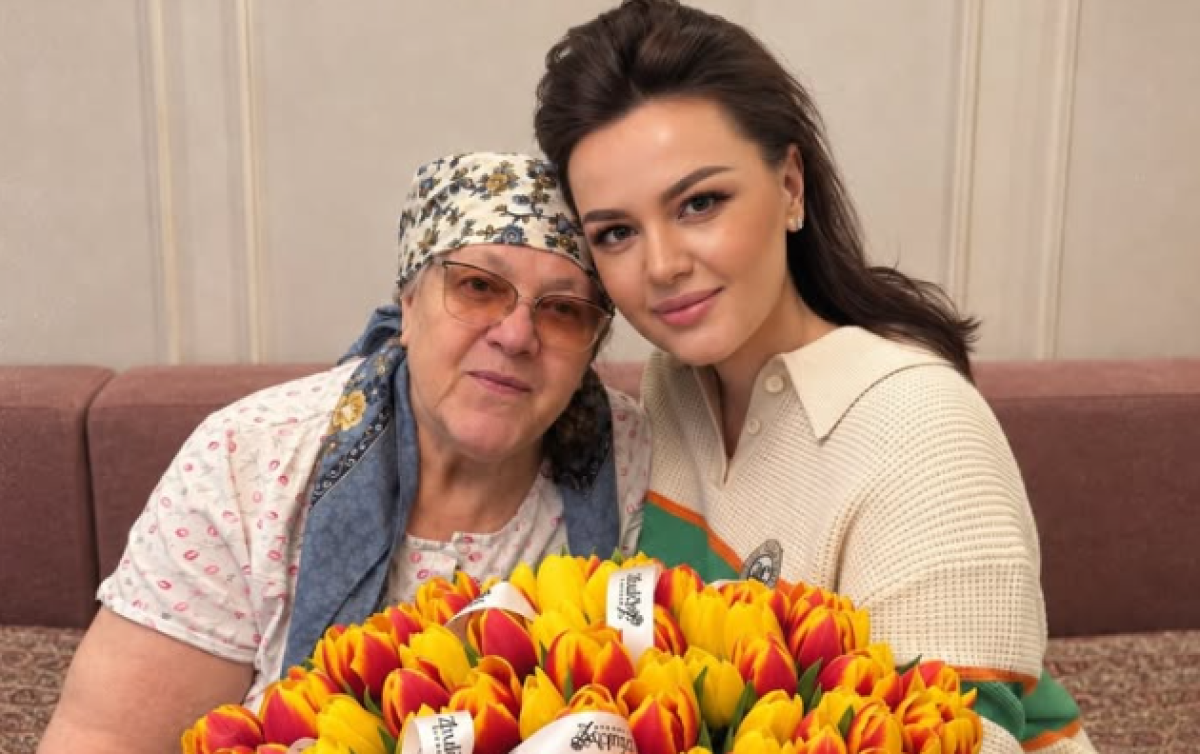 «Мәңгілік сағынышым»: Анна Данченко марқұм анасына жазба арнап, көпті жылатты