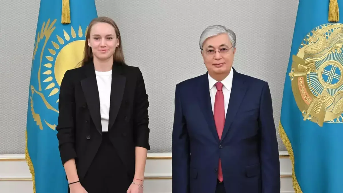 Президент Елена Рыбакинаны әлемнің бірінші ракеткасы атануымен құттықтады