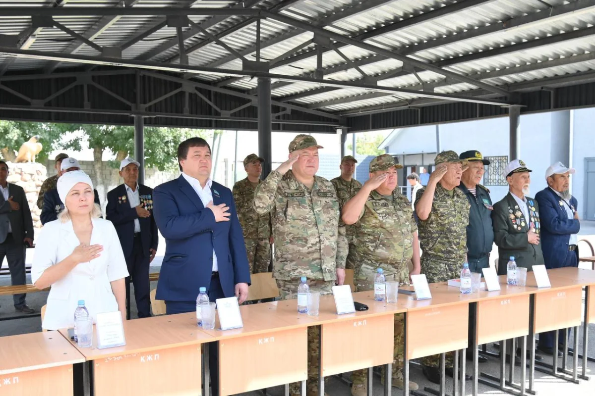 В ШЫМКЕНТЕ ПРОВОДИЛИ МОЛОДЫХ ВОЕННОСЛУЖАЩИХ НА СРОЧНУЮ СЛУЖБУ