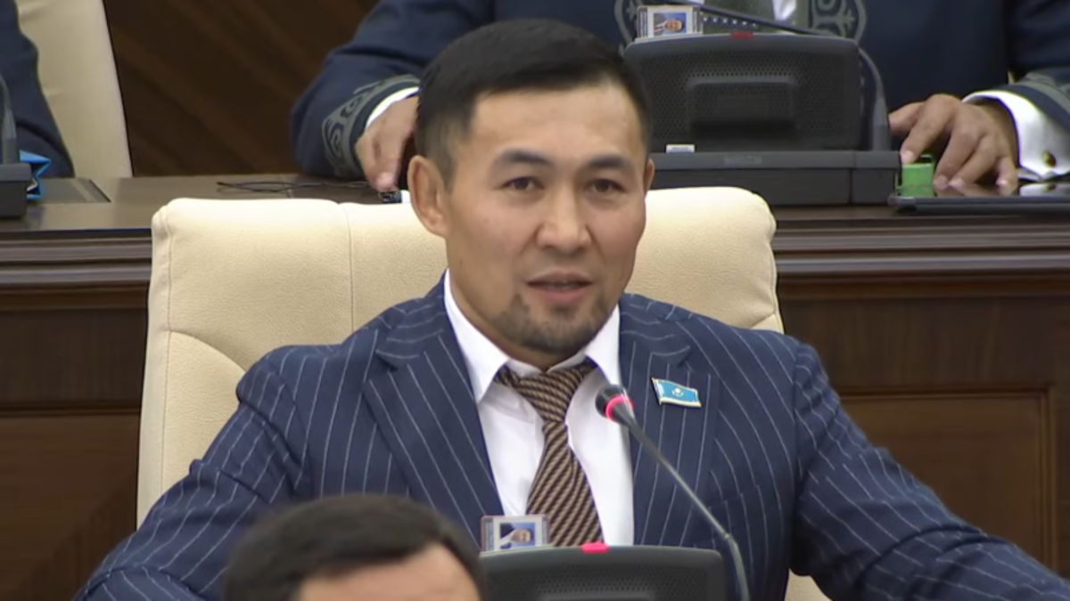 Құрылтай депутаттарына отырыста туған күнмен құттықтауға тыйым салынды