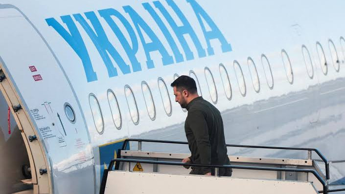 Самолет Зеленского едва не столкнулся с дроном