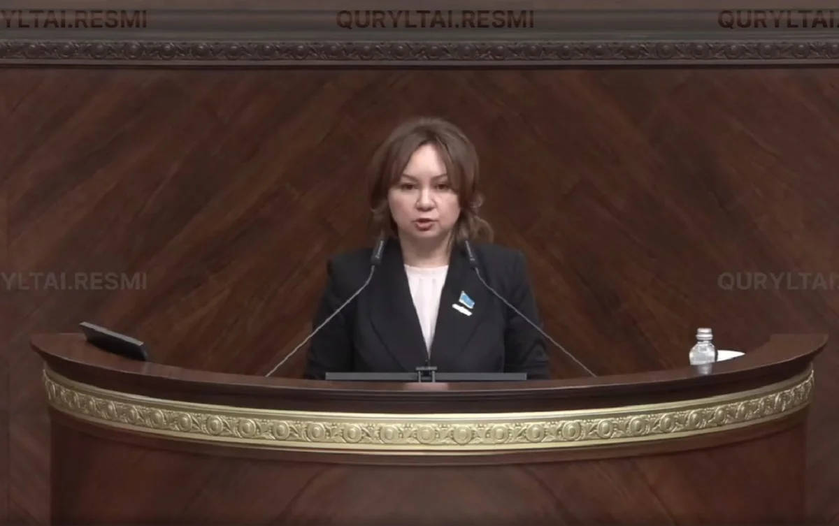 Құрылтай мінберінен туысын құттықтаған депутаттар қалай жазаланады