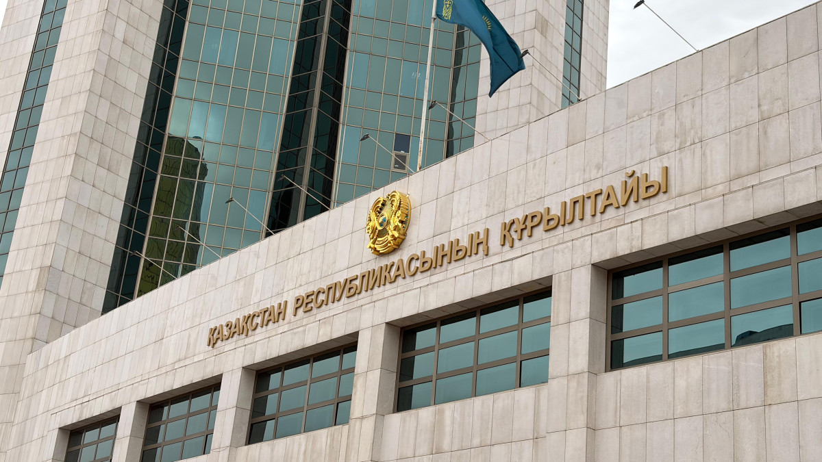 Депутатам запретят использовать трибуну Курултая для личных поздравлений