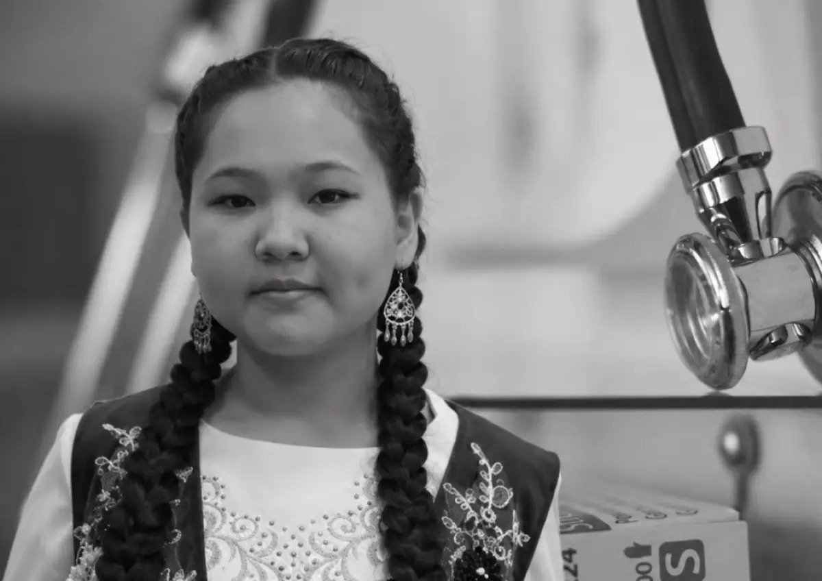 "Ауруханаға сау баланы тапсырдық": Атырауда 16 жастағы қыз отадан кейін қайтыс болды
