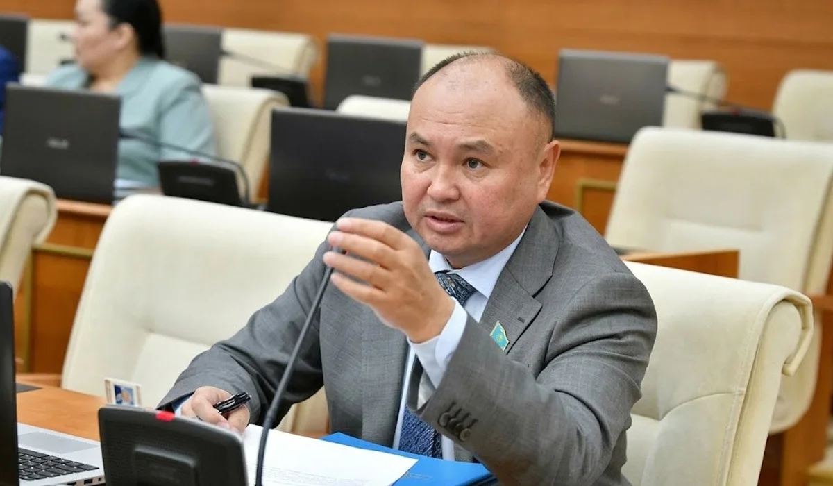 Депутат мектептердегі тәрбие жұмыстарында балаларға амандасу әдебін үйретуді ұсынды