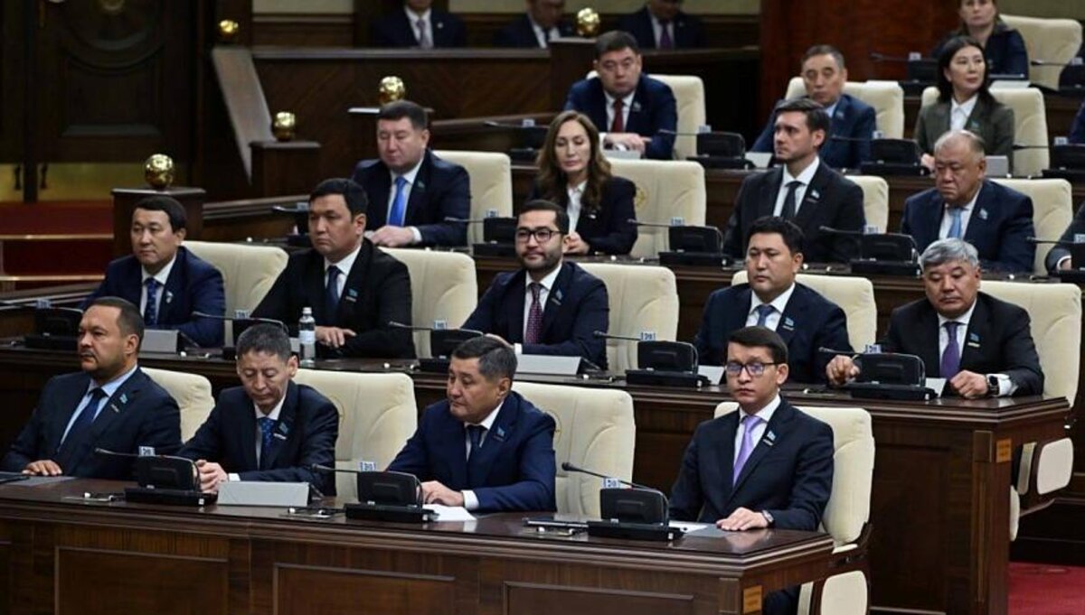 За что депутатов Курултая могут лишить слова и зарплаты: требования этики ужесточат