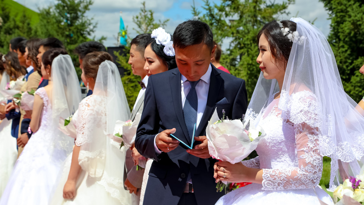 Отбасы күні қарсаңындағы статистика: Қазақстанда қанша жұп шаңырақ көтерді?