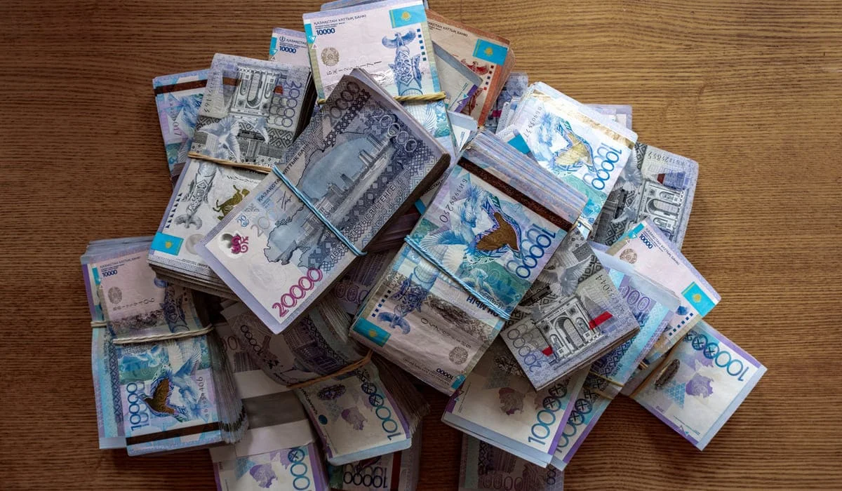 Два госслужащих в Жетісу пополнили счета на 7,7 млн теңге и лишились должностей