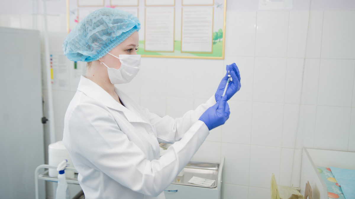 ДСМ аутизмның артуы вакцинациямен байланысты емес екенін түсіндірді