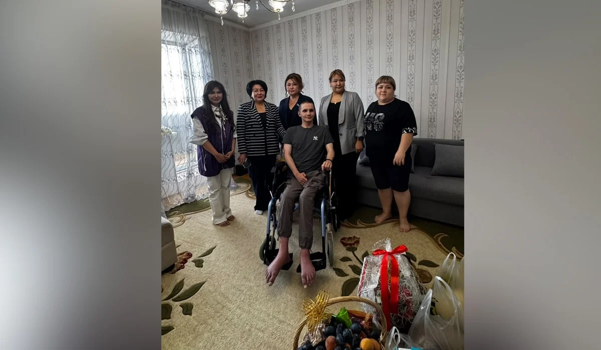 «Ты будешь ходить»: партия «Әділет» поможет с обучением пострадавшему после травмы мозга студенту