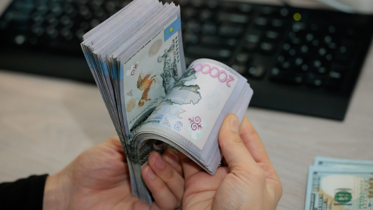 С 1 октября в Казахстане изменят выплаты при потере работы