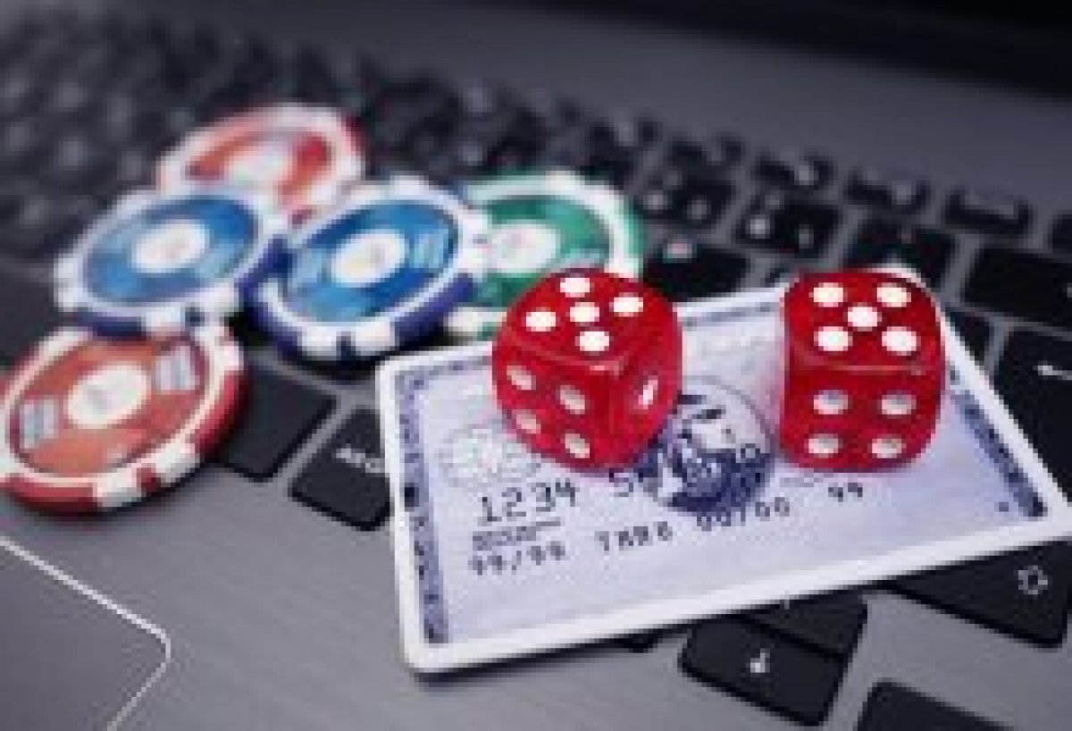 Двух чиновников лишили должностей за ставки на 7,7 млн теңге в области Жетысу