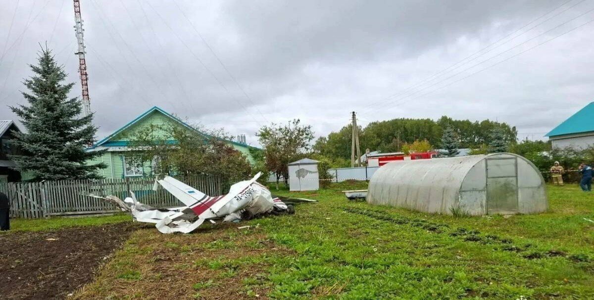 Легкомоторный самолет упал в Татарстане: погибли два человека