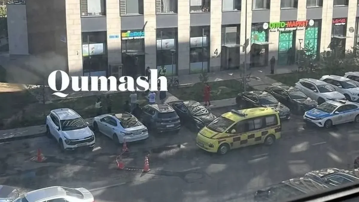 В Астане женщина упала с 15-го этажа на детскую коляску