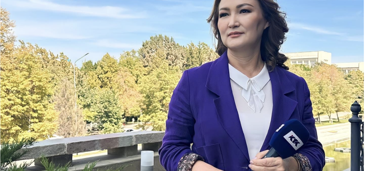 «Бұрынғыдай арқадан қағып, шөпілдесіп сүйіспейміз»:Журналист елдегі амандасу әдебі туралы сөз қозғады