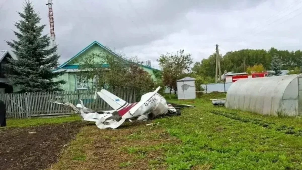 Два человека погибли при падении легкомоторного самолета в Татарстане