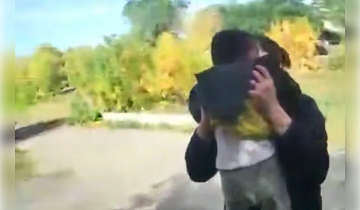 Ребенок провалился в яму возле дома в Караганде (ВИДЕО)