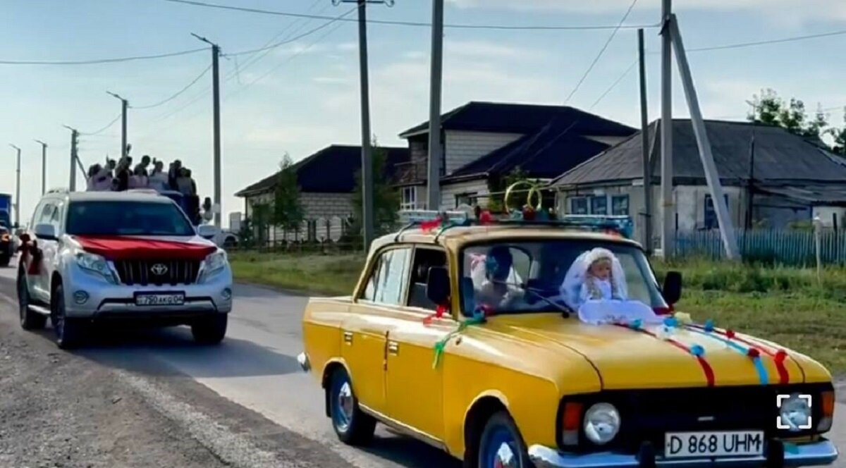 Ақтөбеде 90-жылдардағы той кортежі полиция назарына ілікті
