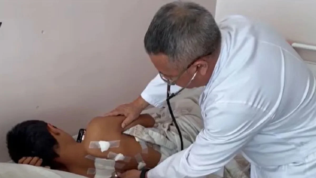 Семейде жасөспірімдер төбелесіп, бірі екіншісінің 15 жеріне пышақ сұғып алған (ВИДЕО)