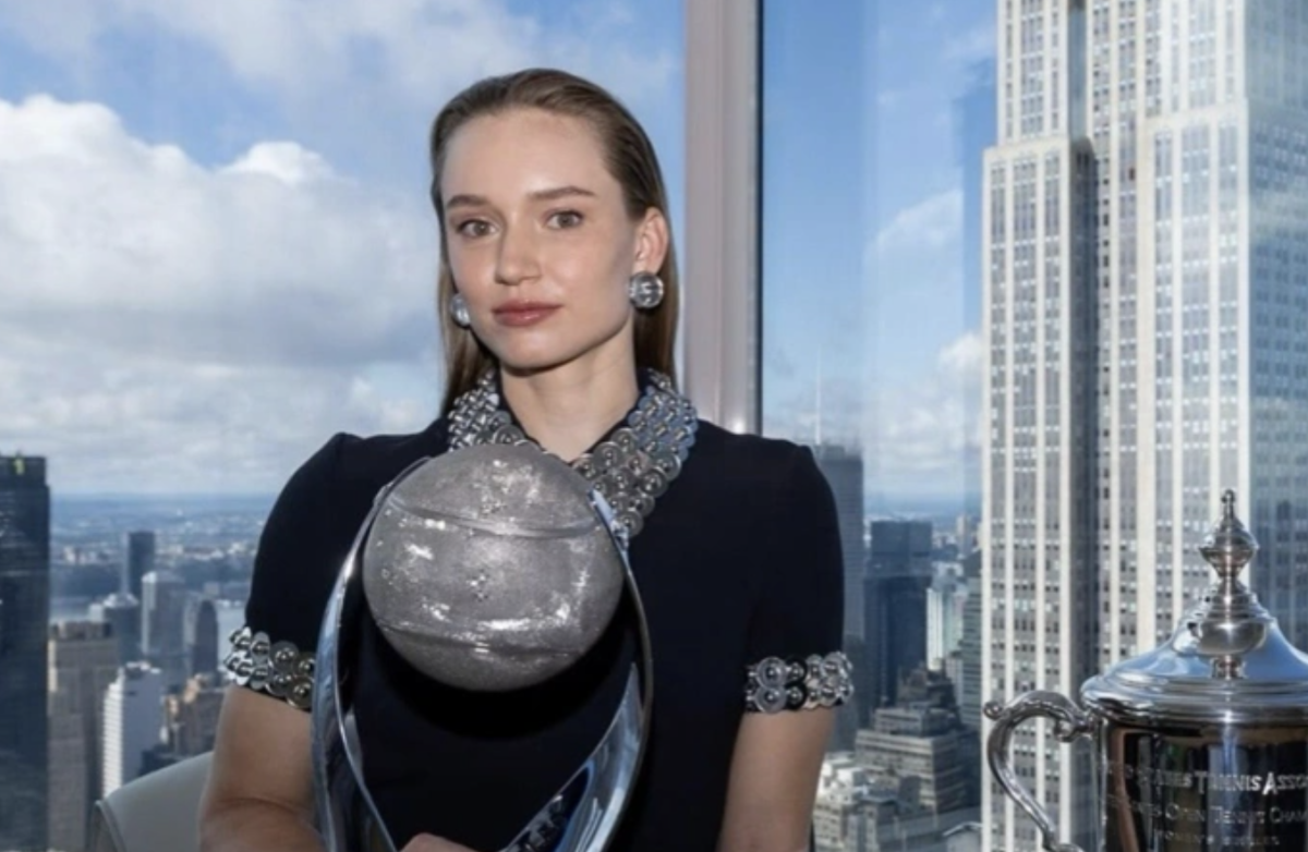 Елена Рыбакина әлемнің бірінші ракеткасы ретінде арнайы жүлде алды