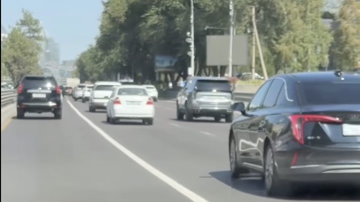 Алматы әкімдігі әл-Фараби даңғылындағы тұтас сызық не үшін салынғанын түсіндірді