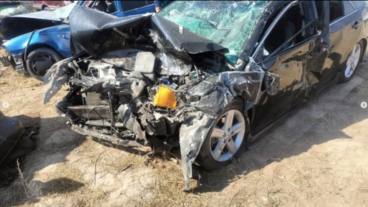 Автомобиль превратился в груду металла: казахстанцы попали в ДТП в Кыргызстане