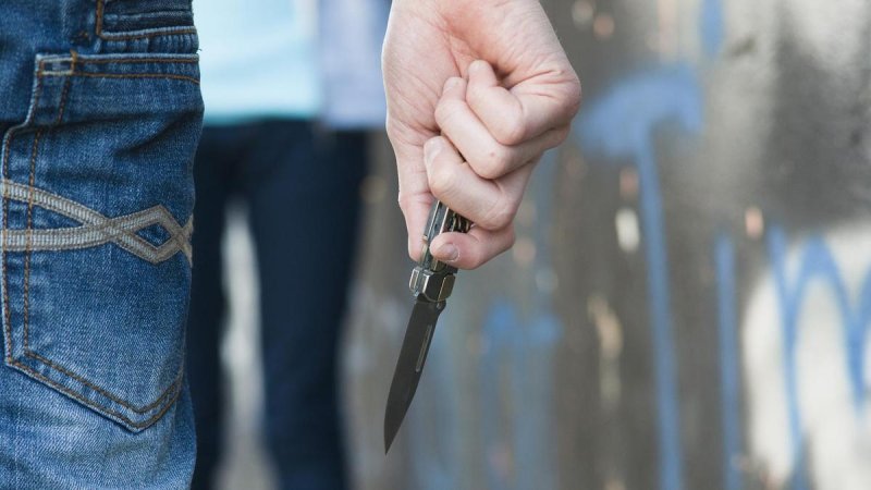 Жестокая расправа в Семее: 13-летний подросток нанес другу 15 ножевых ранений