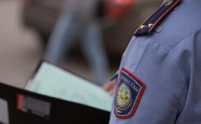 Полицейских подозревают в вымогательстве денег в Алматы