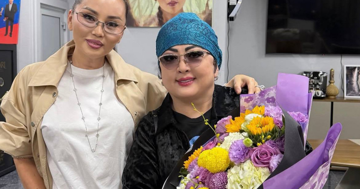  «Сізге бас иеміз»: Баян Алагөзова Мақпал Жүнісоваға құрмет көрсетті 