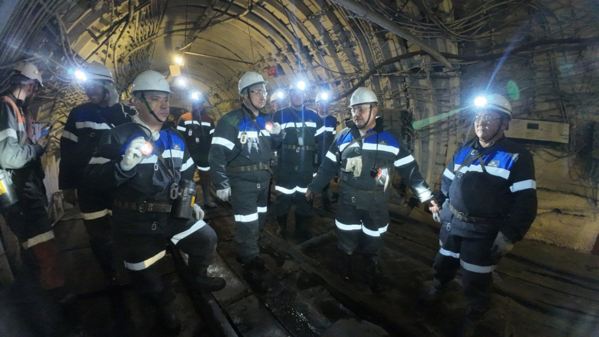 Глава МЧС спустился в шахту имени Костенко на глубину около 700 метров
