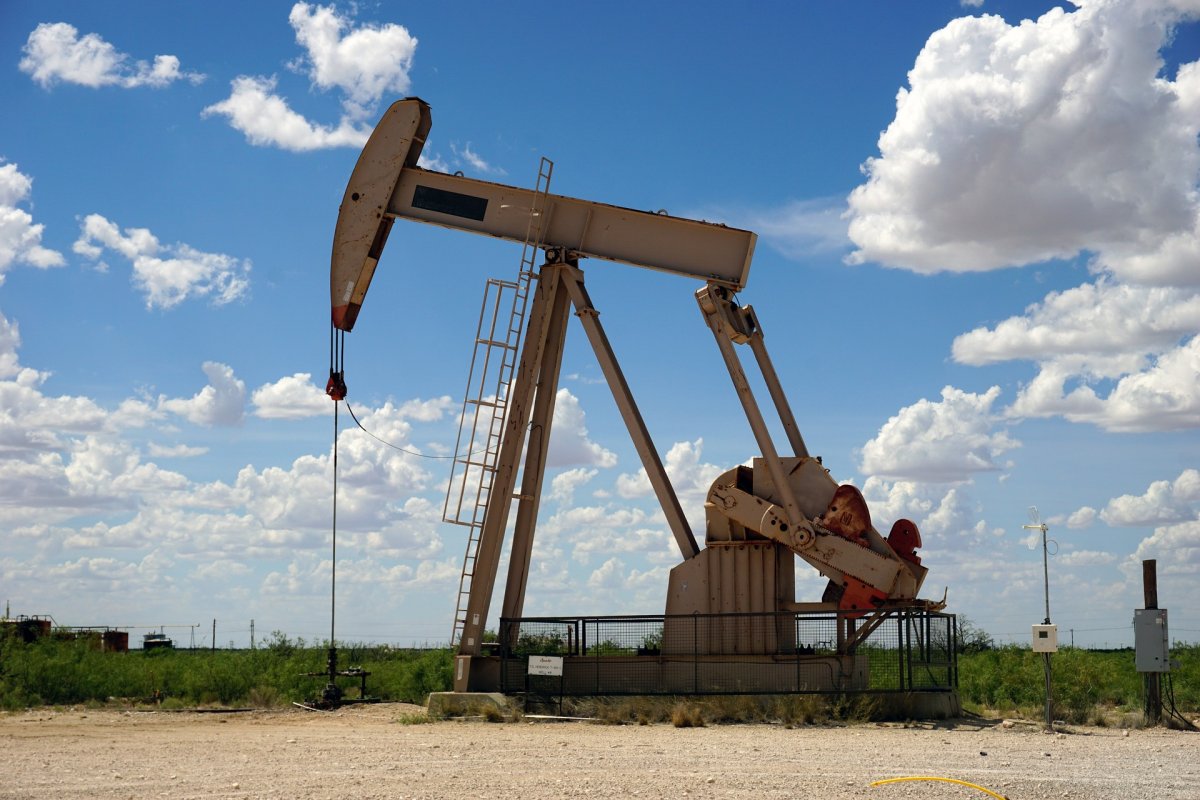 Более 1,4 млрд тенге выплатит нефтяная компания за нарушение экологии в Атырауской области