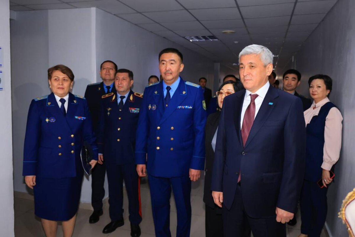 Есірткі, алаяқтық, дропперлік: Қарағандыда 15 мың студентке құқықтық қауіптер түсіндірілді