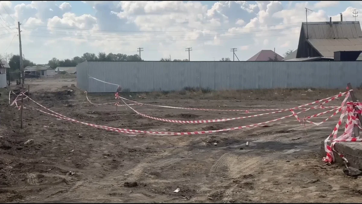 Семейде рұқсатсыз қазылған көше батпаққа айналды: мердігерге қатысты хаттама толтырылды