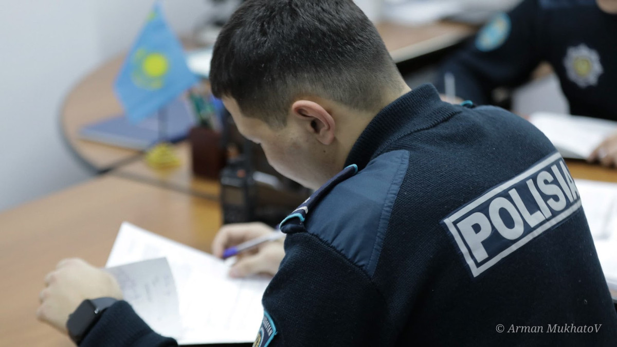Ұшақта тәртіп бұзған шетелдік 12 тәулікке қамалды