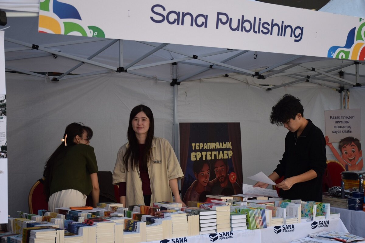 «КітапFest»: в Алматы стартовала книжная ярмарка, объединившая литературу и читателей