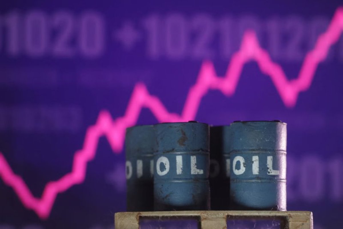 Мұнай бағасы күрт төмендеді: Brent баррелі 105 доллардан арзандады