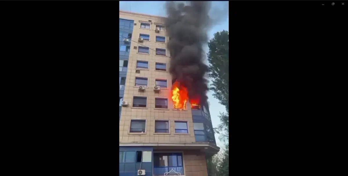 Произошел пожар в многоэтажном доме в Алматы