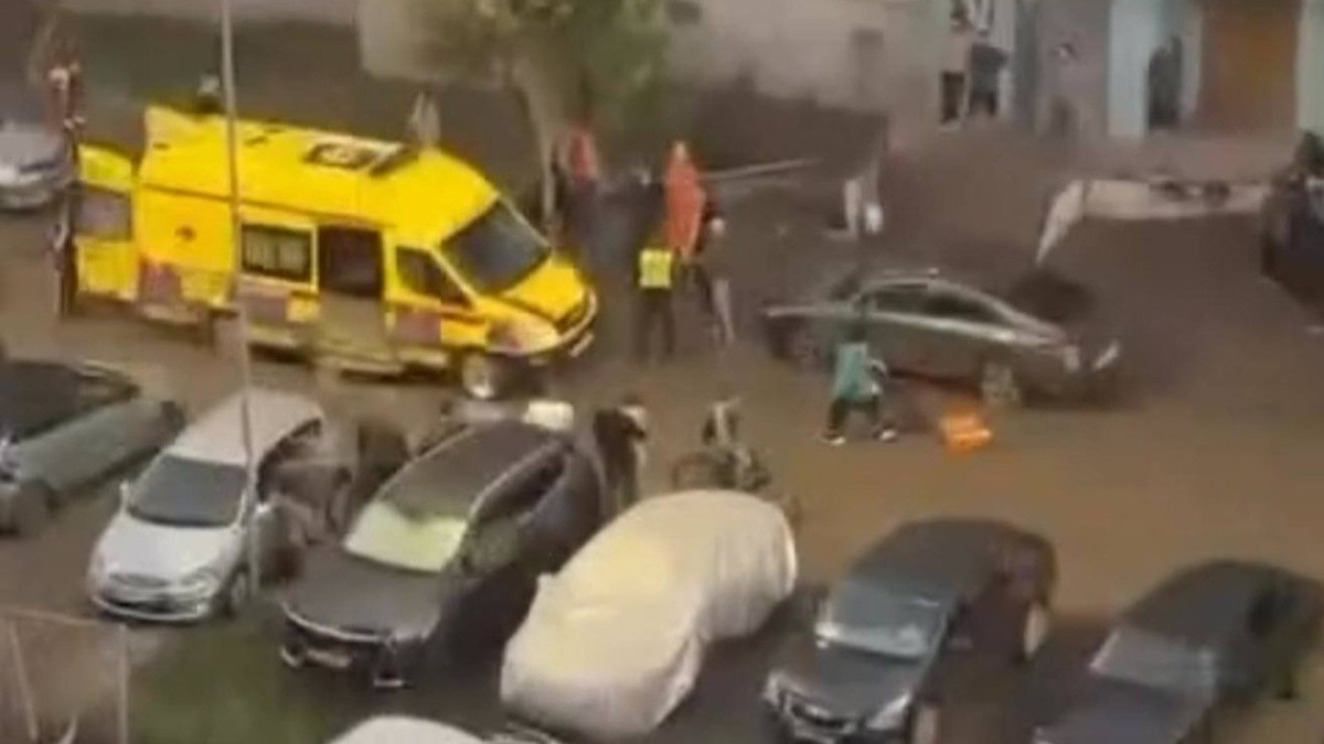 Шестилетний ребёнок погиб под колёсами автомобиля во дворе дома в Экибастузе