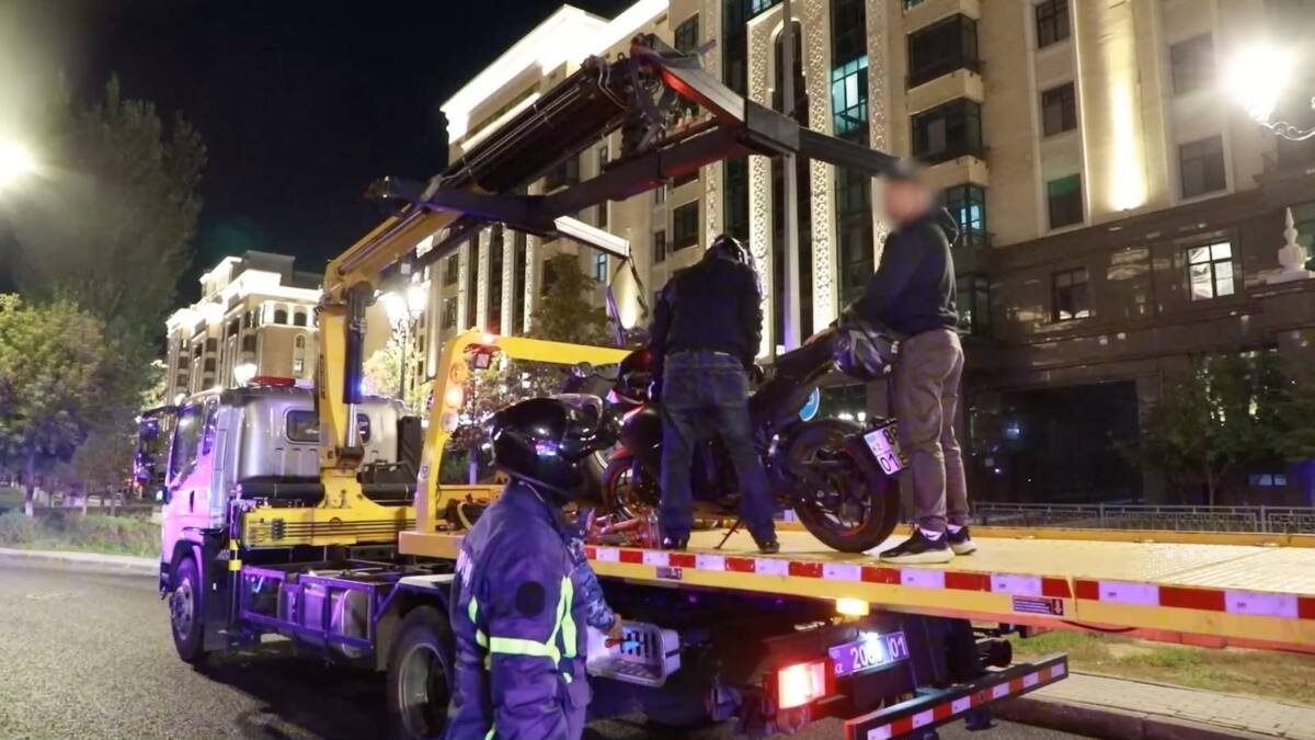 Газовал под окнами: в Астане наказали молодого мотоциклиста за нарушение покоя горожан (ВИДЕО)