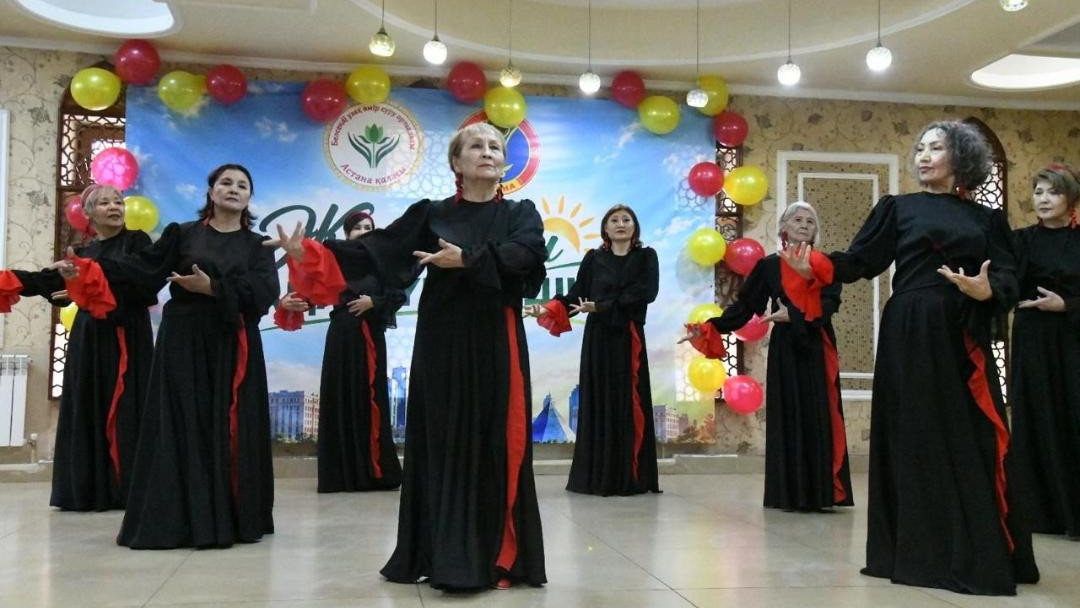 День пожилых людей: Столичные пенсионеры состязались в танцах