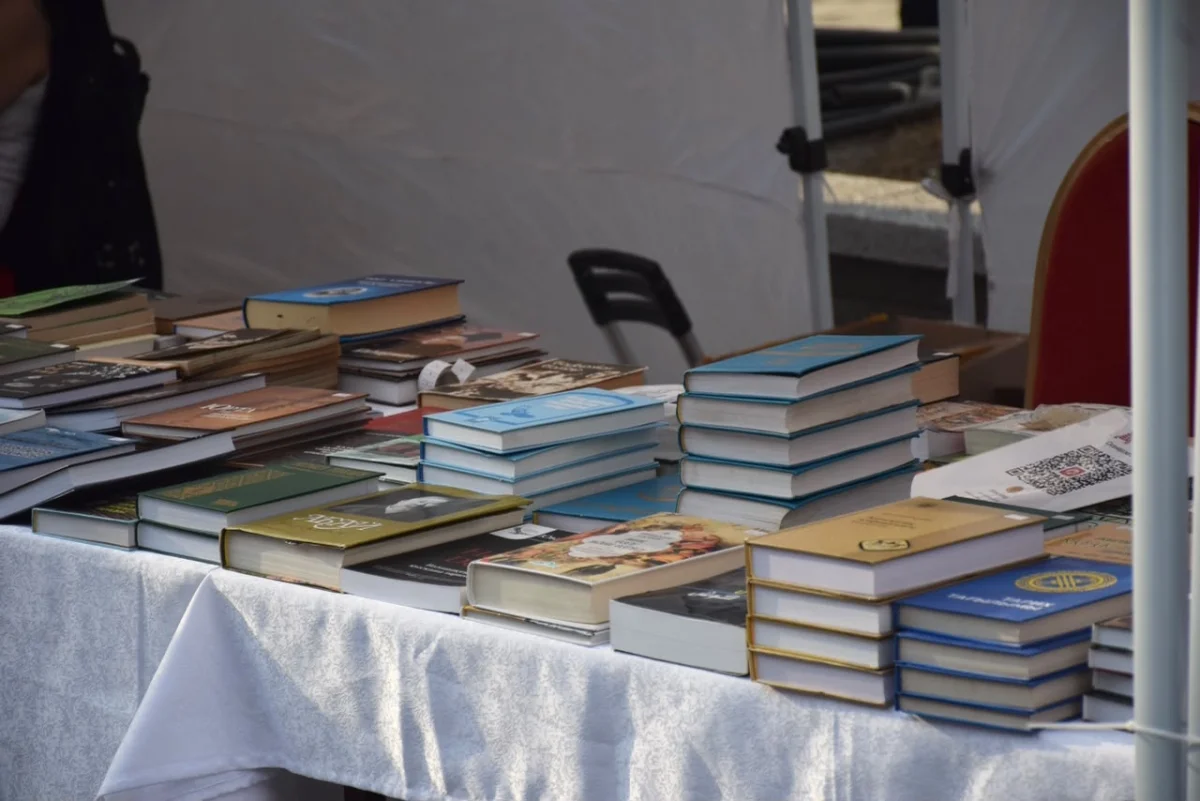 В Алматы ко Дню города прошла книжная ярмарка KitapFest