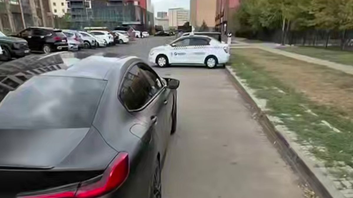 Дрифт закончился арестом: водителю BMW в Астане дали 10 суток