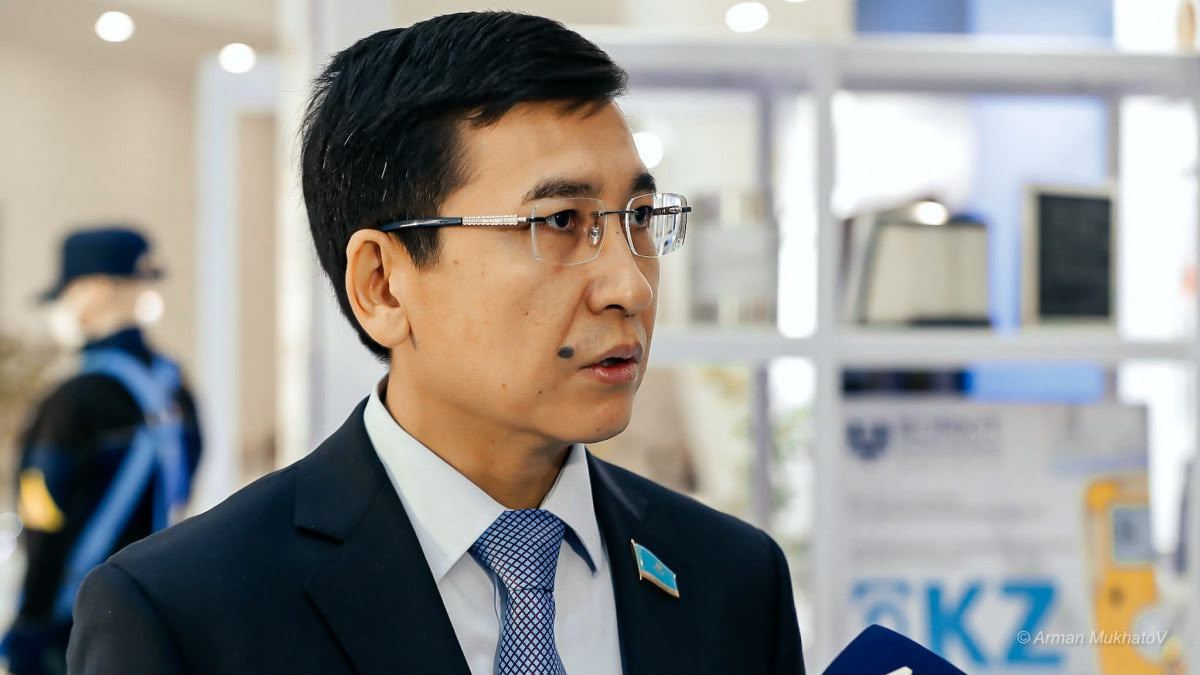 Науқасқа қиындық, дәрігерге жүктеме, бюджетке шығын: Депутат артық рәсімдерді атады