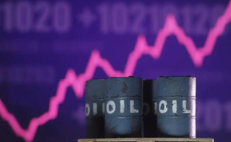 Нефть подешевела до $100 на фоне надежд на переговоры США и Ирана