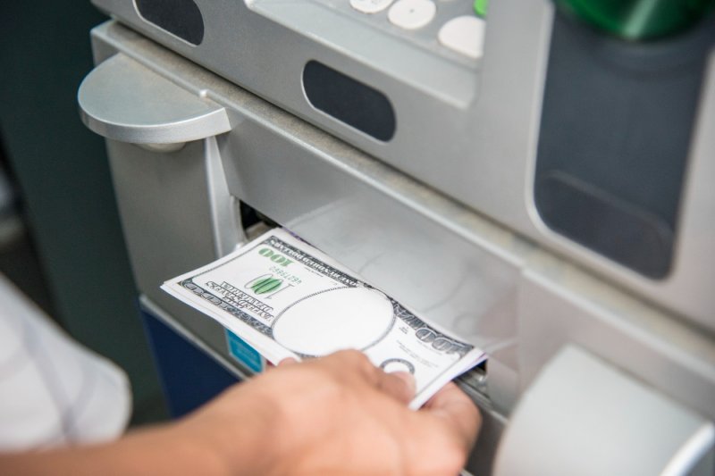 Доллар после выходных: почем продают валюту в обменниках