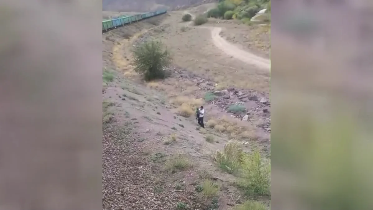 Железнодорожники спасли блуждающего по степи четырехлетнего ребенка