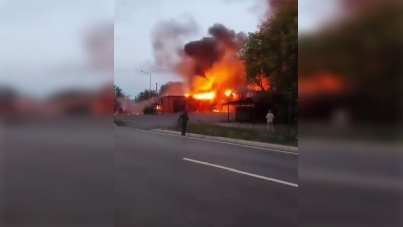 «Весь дом затрясся»: в Семее взорвался газгольдер на автомойке