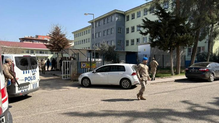 Стрельба у школы в Турции: пострадали 11 человек